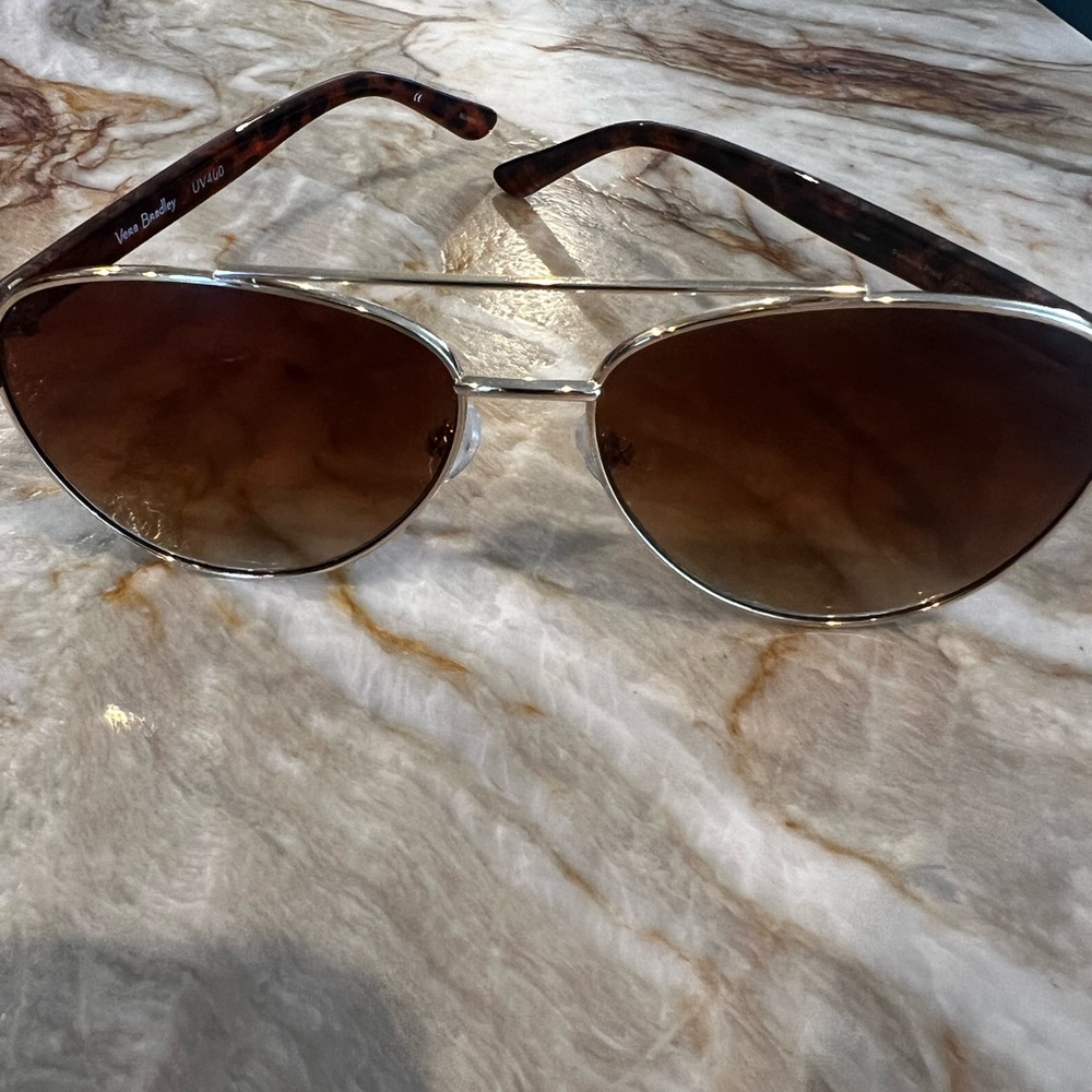 Beautiful Vera Bradley sunglasses excellent condition